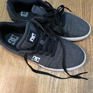 Mens size 8 DC shoes